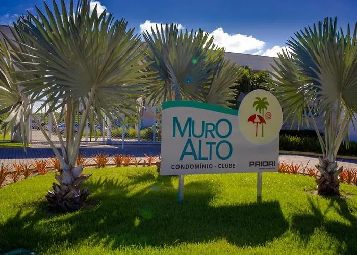 Flat Terreo Muro Alto Condomínio Clube com Sala Reversível para segundo quarto