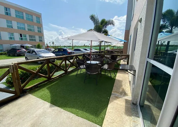Flat Terreo Muro Alto Condomínio Clube com Sala Reversível para segundo quarto